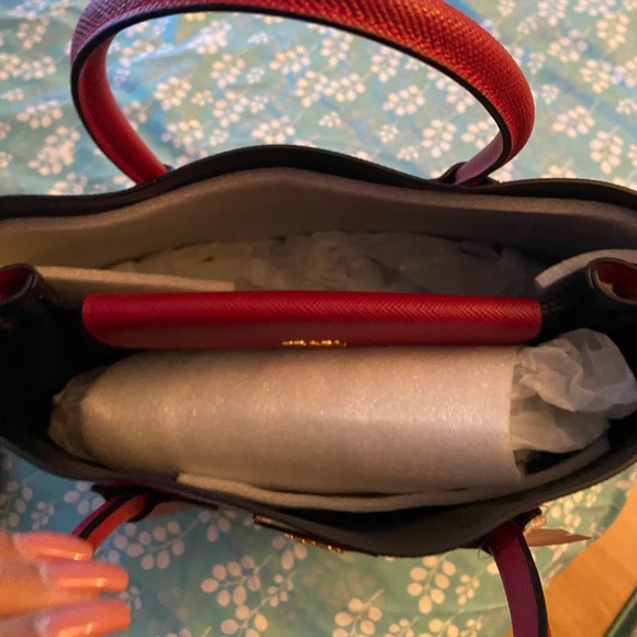 Prada tote - Picture 5 of 5